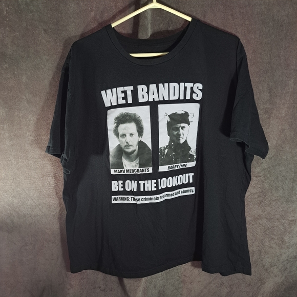 Home Alone Tops - Home Alone Wet Bandits "Be On The Lookout" Mugshots Graphic Movie Tee VG 2XL